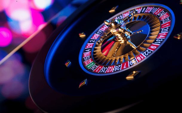 Pengguna Indonesia menikmati sesi Live Casino kayatogel melalui perangkat tablet di rumah